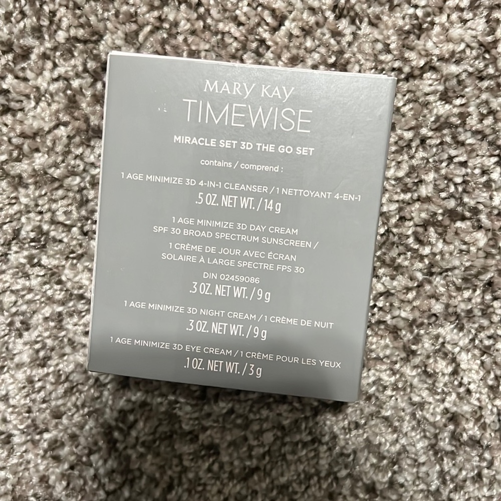 Mary Kay Miracle Set on the go